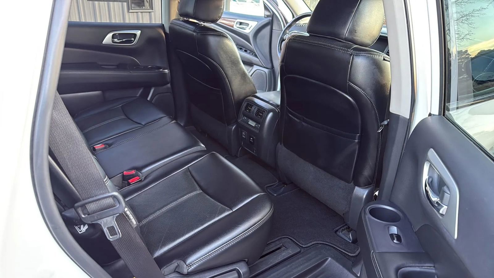 Used 2018 Nissan Pathfinder Platinum image 14