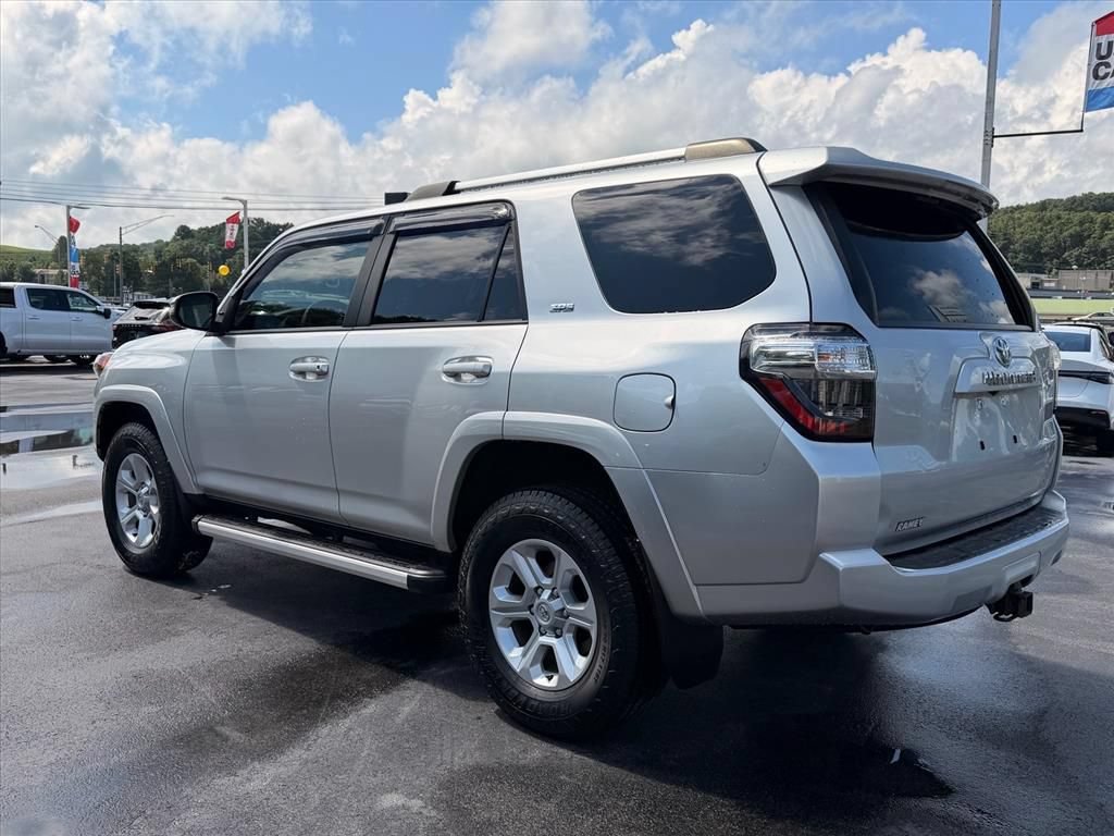 Used 2022 Toyota 4Runner SR5 Premium w/ Moonroof Package AWD/4WD image 7