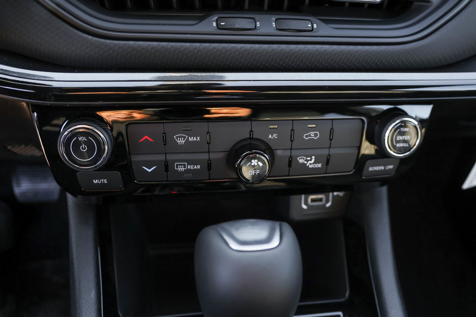 New 2026 Jeep Compass Latitude image 16