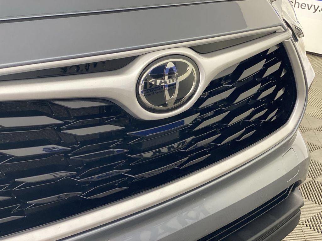 Used 2021 Toyota Highlander XLE FWD image 37