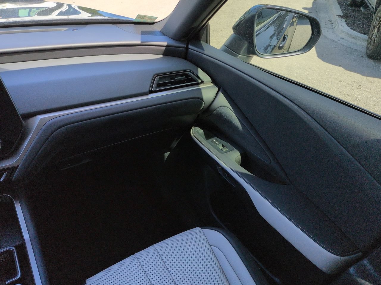 Used 2025 Lexus TX 500h AWD w/ Technology Package image 17