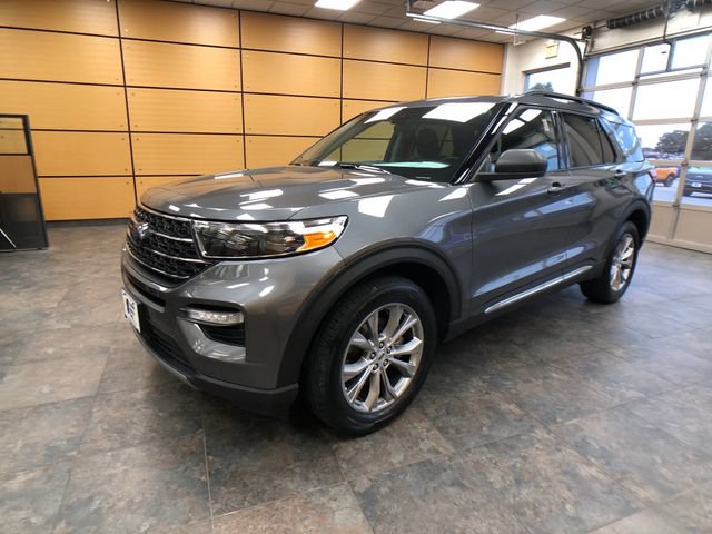 Certified 2024 Ford Explorer XLT w/ Equipment Group 202A AWD/4WD image 3
