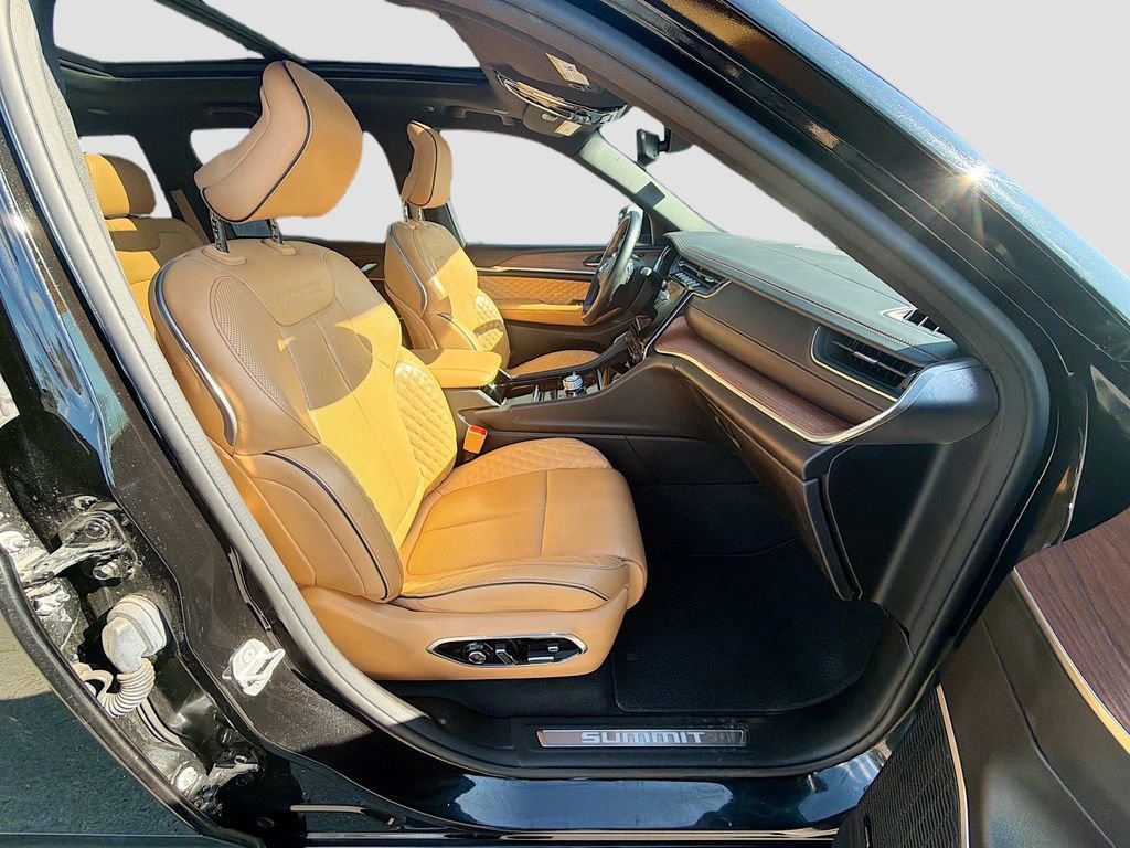 Used 2022 Jeep Grand Cherokee Summit image 16