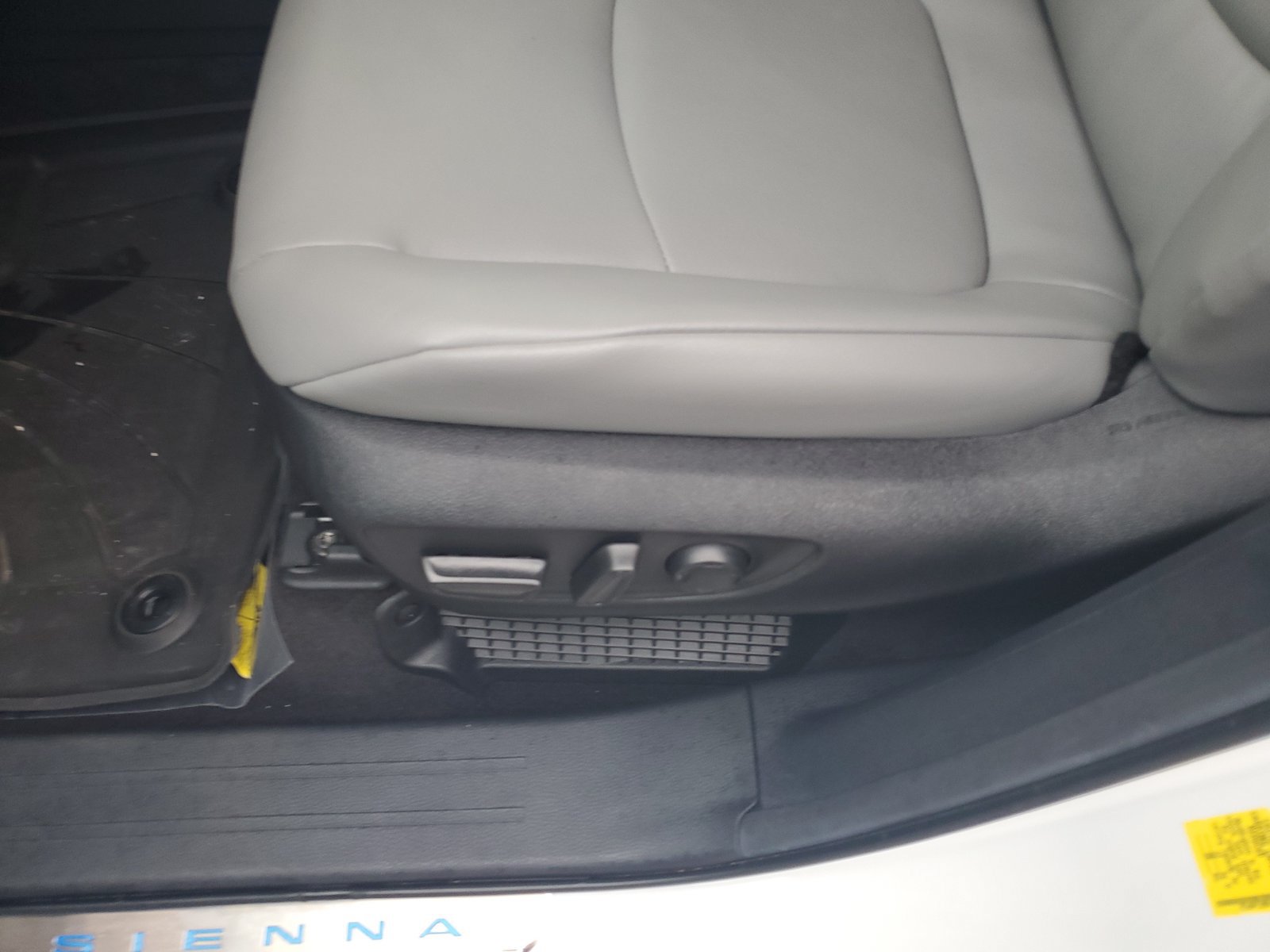 Certified 2025 Toyota Sienna XLE w/ XLE Plus Package AWD/4WD image 17