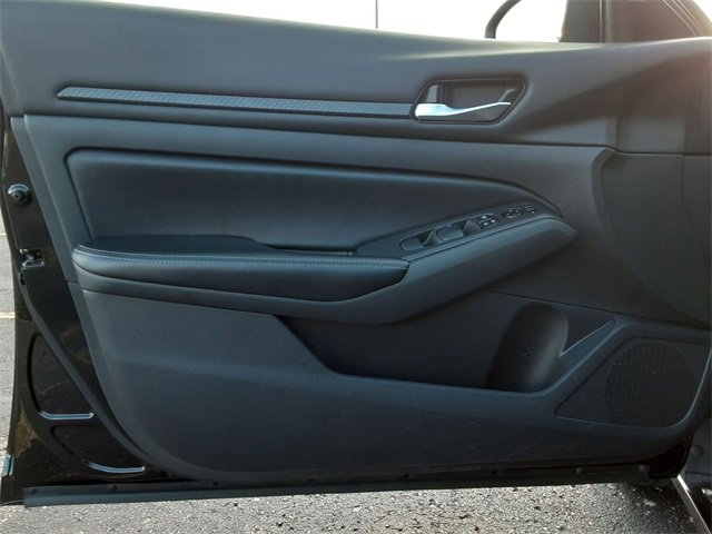 Used 2024 Nissan Altima 2.5 SV image 12