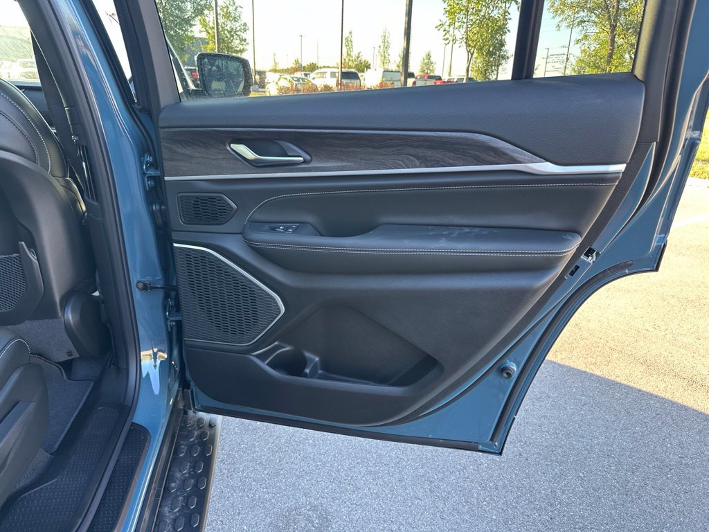 New 2027 Jeep Grand Cherokee L Limited AWD/4WD image 21