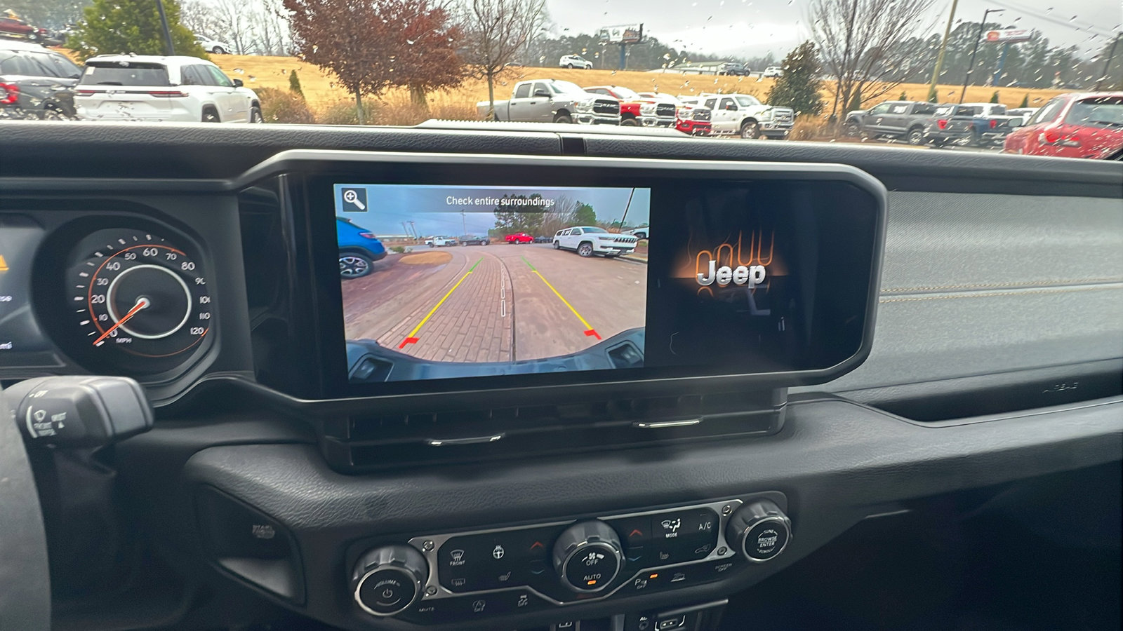 Used 2024 Jeep Gladiator Sport image 32