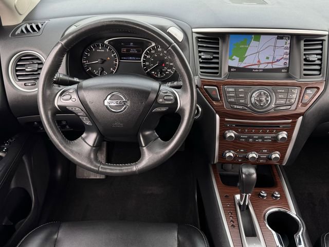 Used 2017 Nissan Pathfinder Platinum FWD image 11