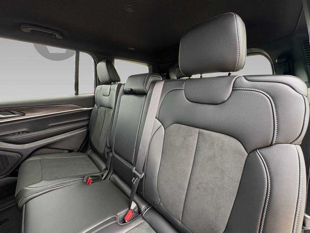 New 2026 Jeep Grand Cherokee L 2WD image 3