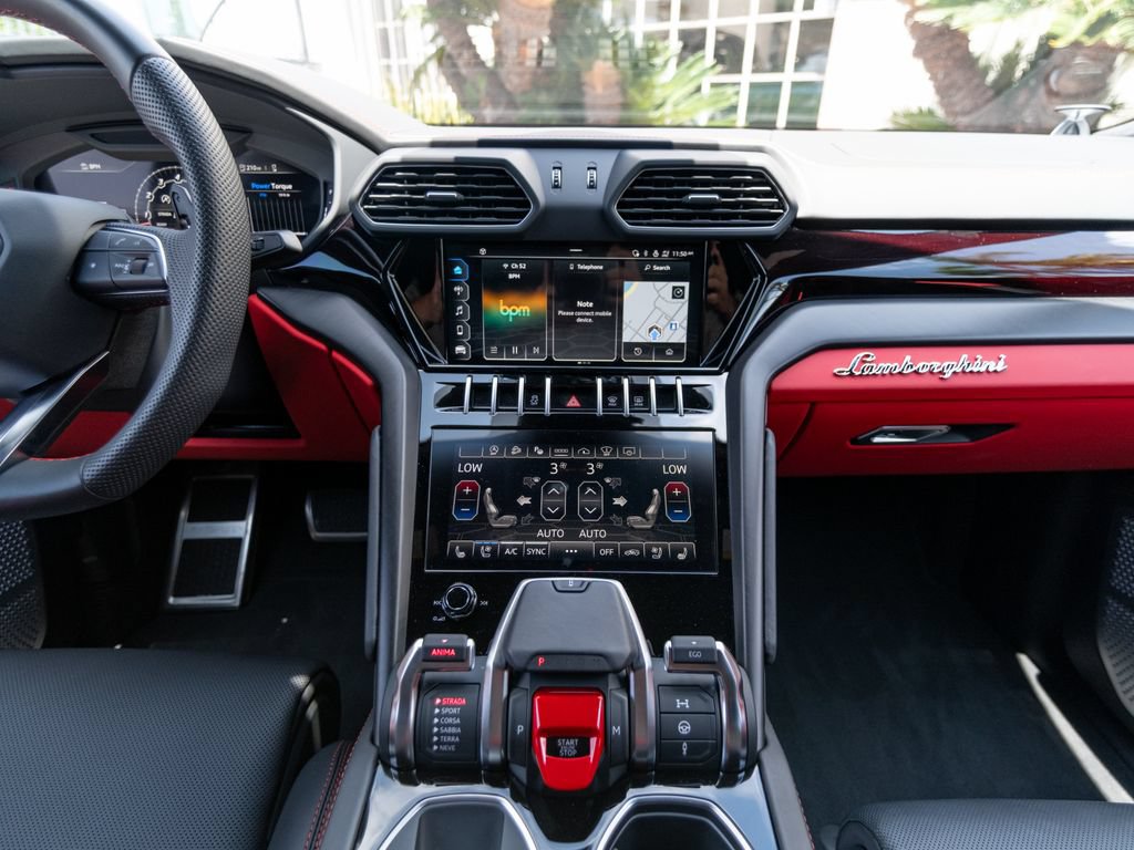 Used 2022 Lamborghini Urus AWD/4WD image 29