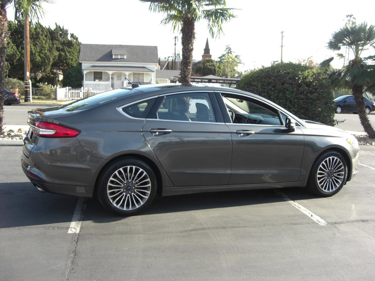 Used 2017 Ford Fusion SE w/ Fusion SE Technology Package FWD image 13