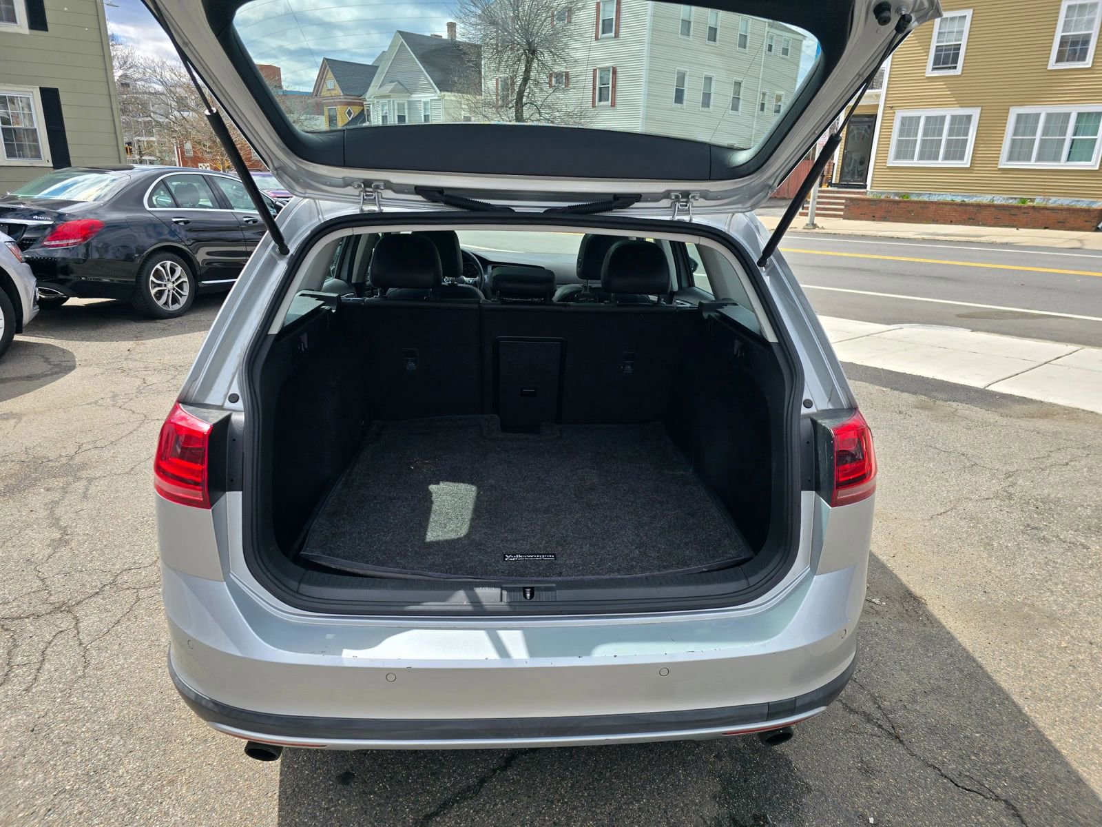 Used 2017 Volkswagen Golf Alltrack SEL image 17