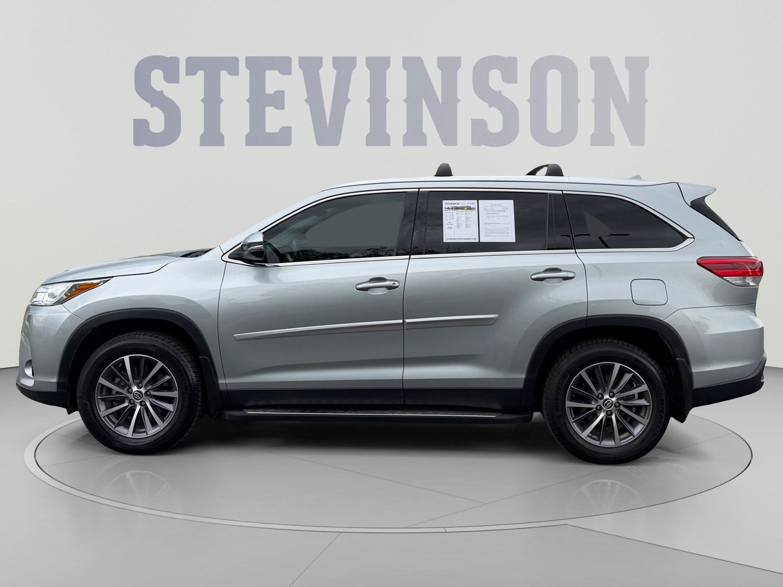 Used 2019 Toyota Highlander XLE AWD/4WD image 2