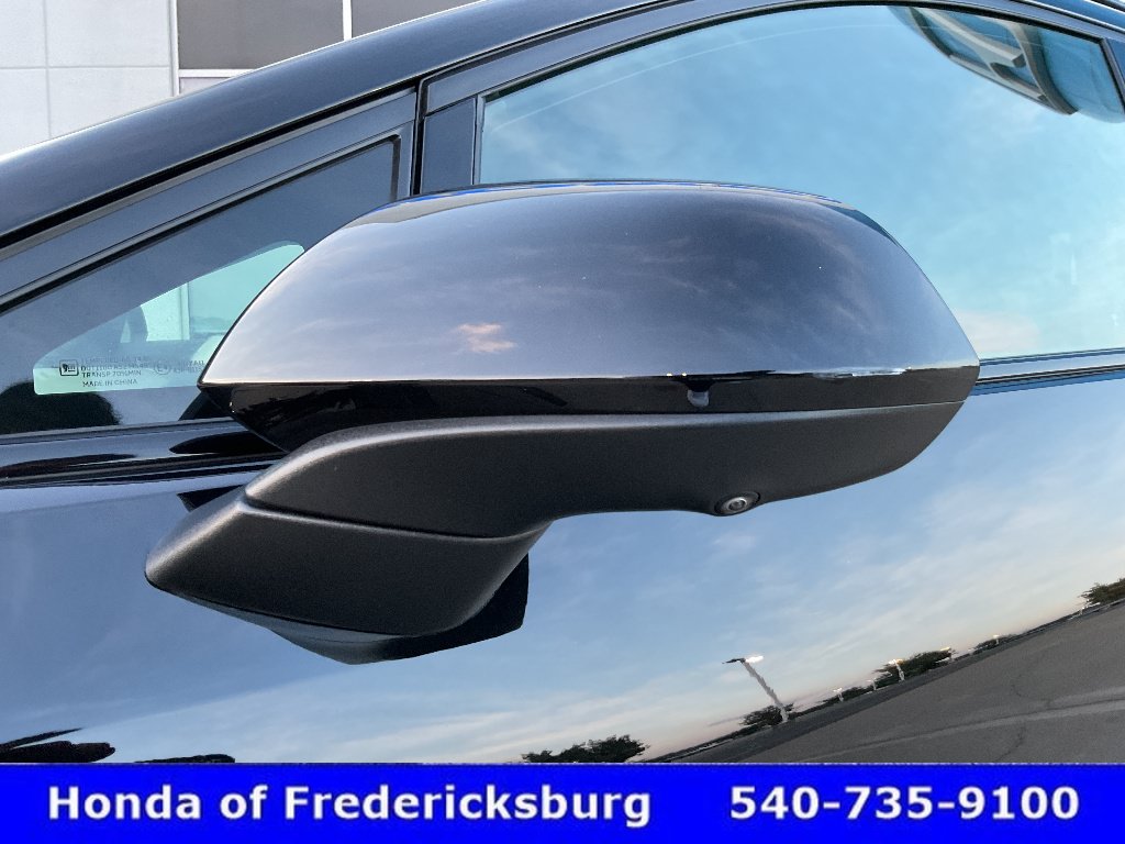 Used 2025 Chevrolet Equinox EV RS AWD/4WD image 16