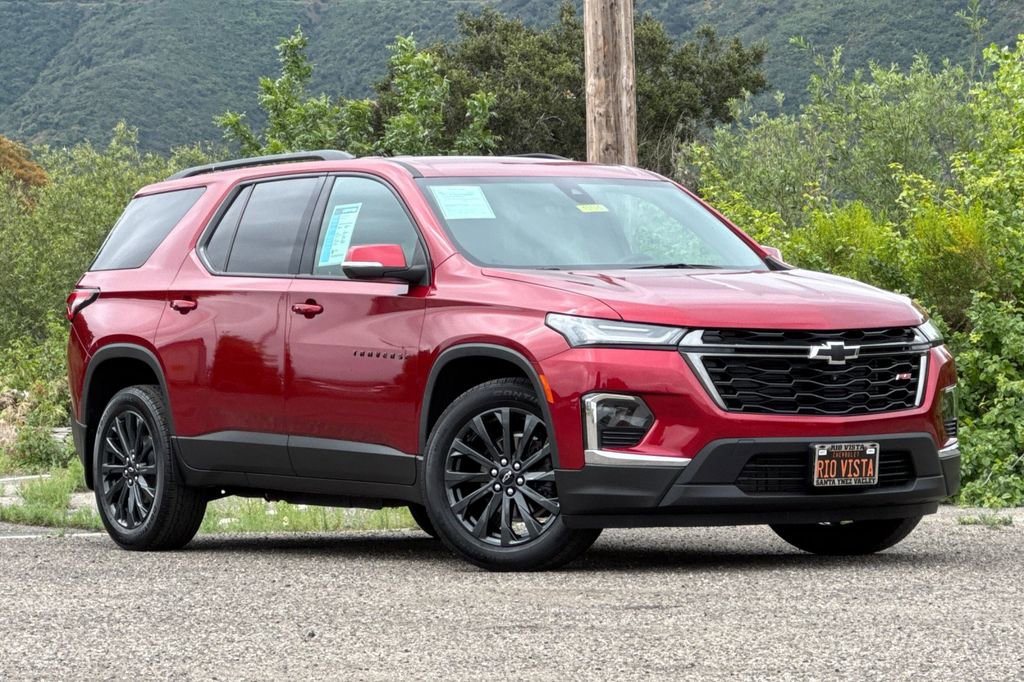Certified 2023 Chevrolet Traverse RS FWD image 2