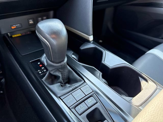 Used 2025 Toyota Camry SE w/ Convenience Package FWD image 33