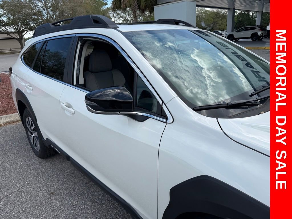 Used 2025 Subaru Outback Premium AWD/4WD image 16