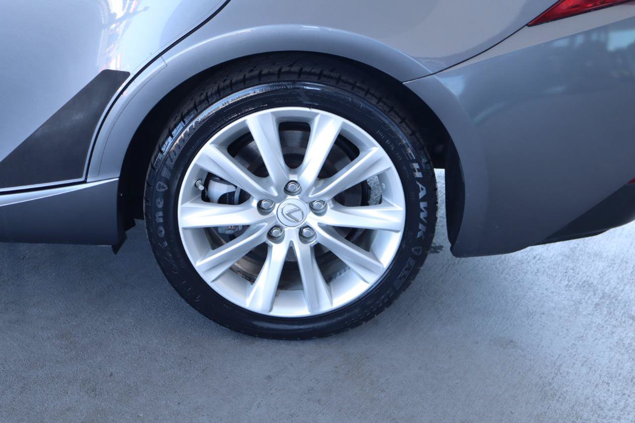 Used 2016 Lexus IS 200t RWD image 11