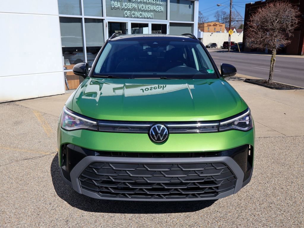 Certified 2025 Volkswagen Taos SE image 8