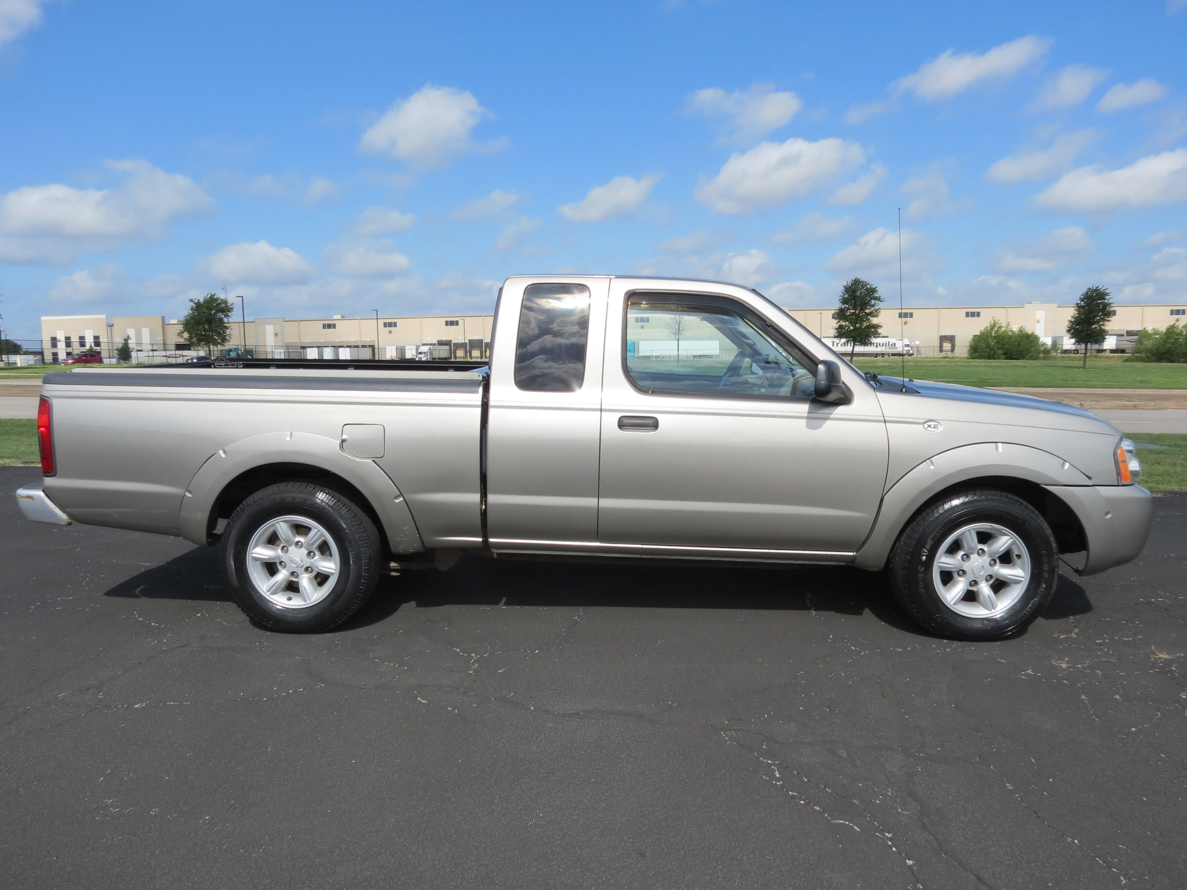 Used 2004 Nissan Frontier XE w/ (VTP) Value Truck Pkg image 4