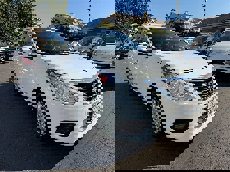Used 2019 Nissan Versa SV image 3