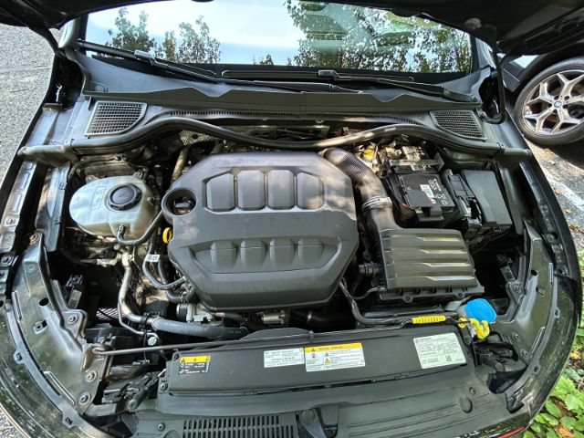 Used 2022 Volkswagen GTI SE FWD image 38