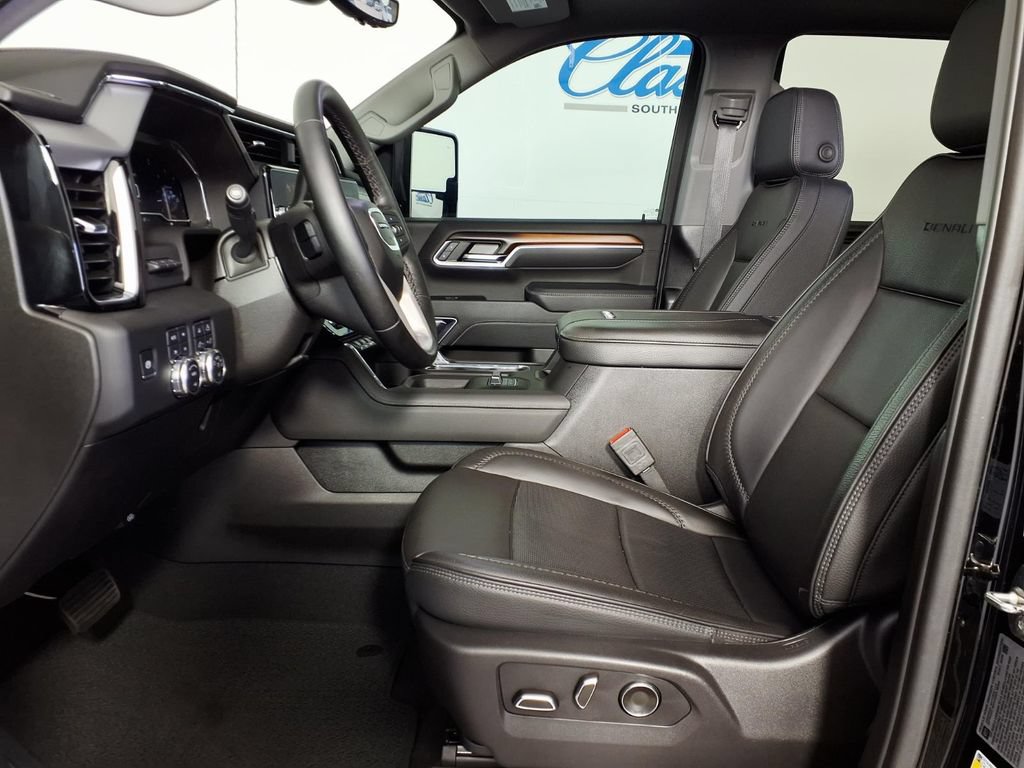 Used 2025 GMC Sierra 2500 Denali w/ Denali Reserve Package AWD/4WD image 8
