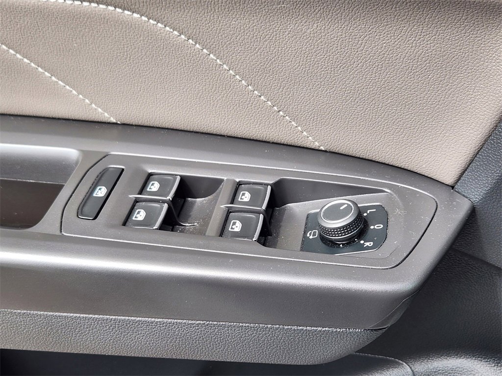 Used 2022 Volkswagen Atlas SEL Premium image 4