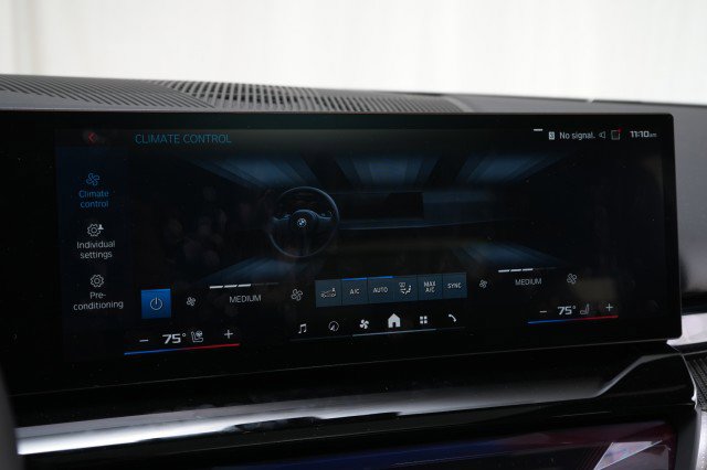 Used 2025 BMW M5 w/ Executive Package image 44