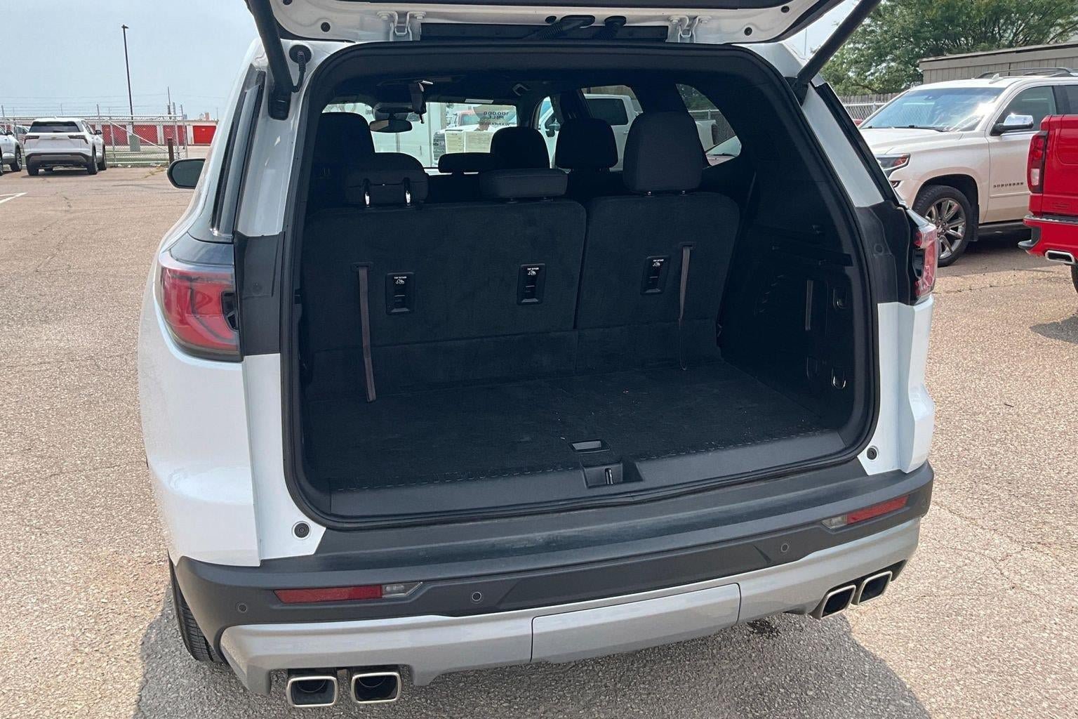 Used 2025 GMC Acadia Elevation AWD/4WD image 4