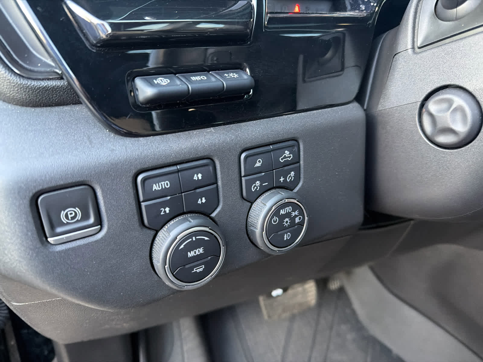 Used 2022 Chevrolet Silverado 1500 ZR2 w/ Technology Package image 29