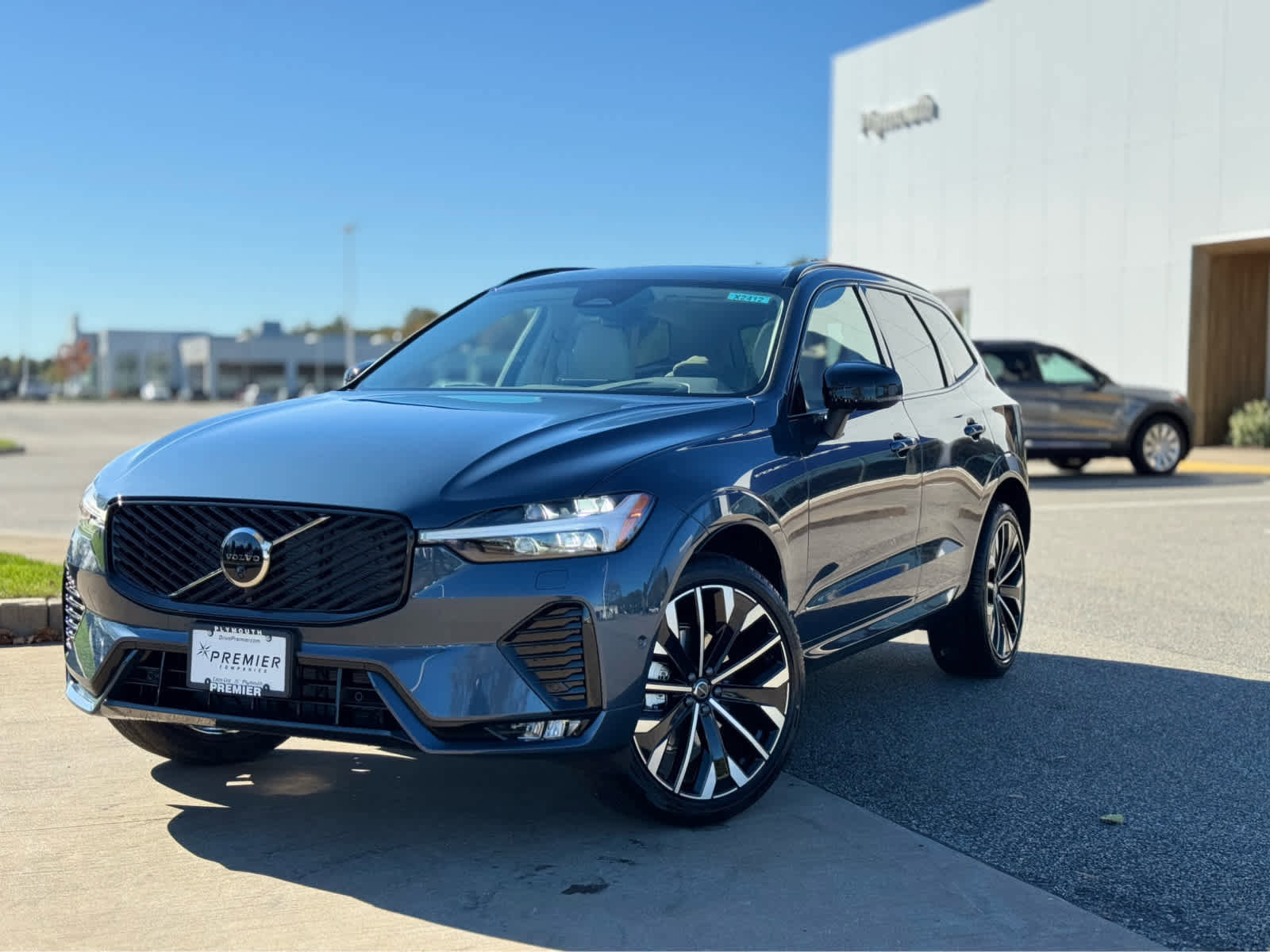 New 2026 Volvo XC60 B5 Ultra w/ Protection Package Premier image 2