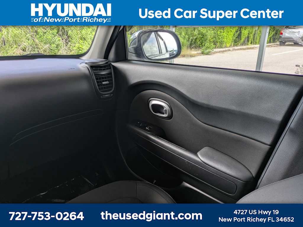 Used 2018 Kia Soul FWD image 17