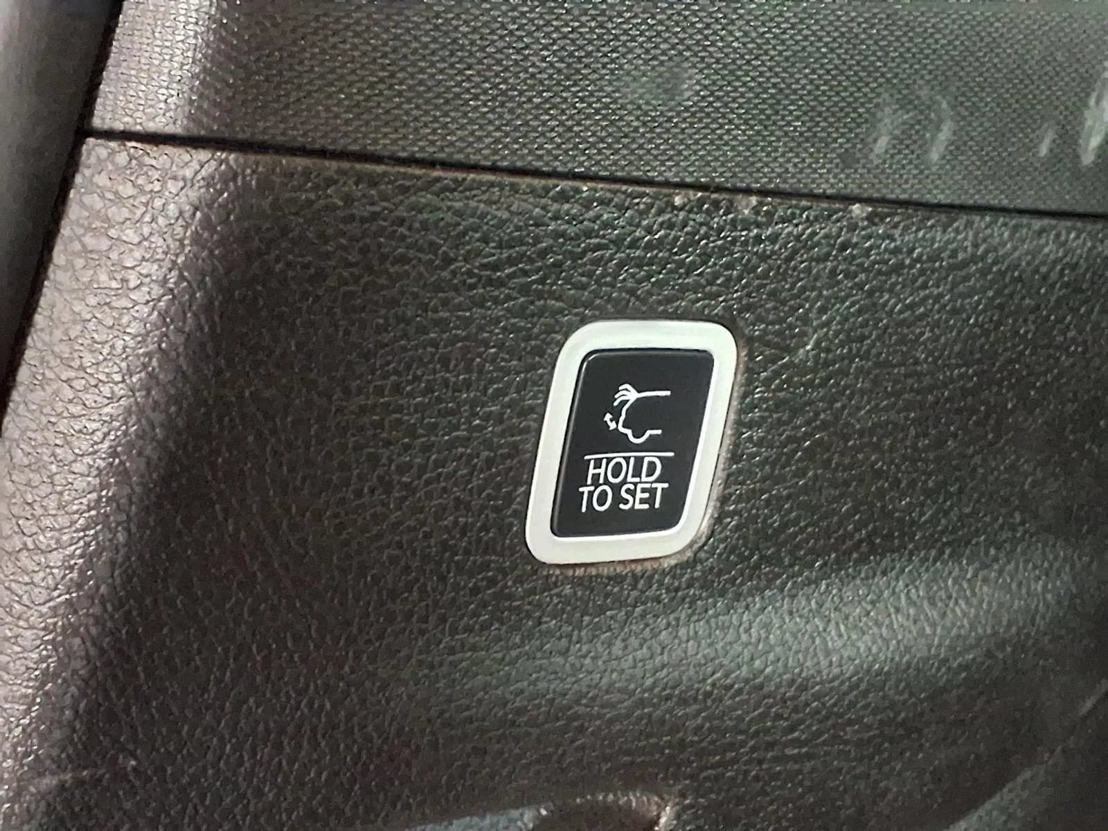 Used 2024 Jeep Grand Wagoneer L 4WD w/ Flexible Seating Group image 7