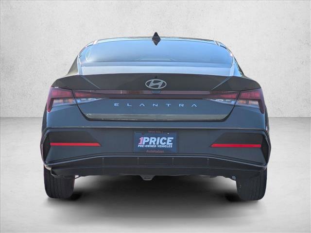 Used 2024 Hyundai Elantra SE FWD image 6