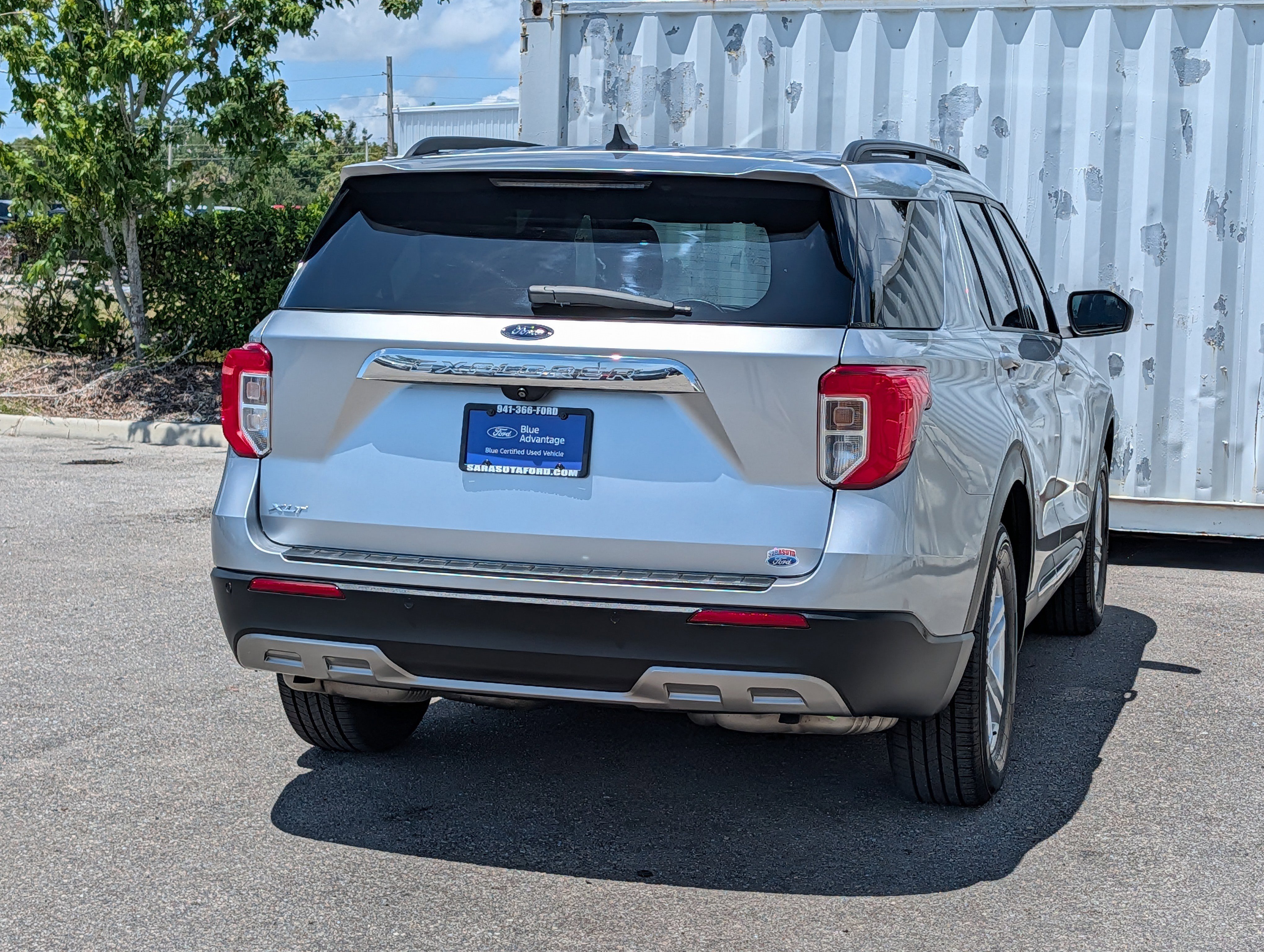 Used 2021 Ford Explorer XLT w/ Equipment Group 202A RWD image 4