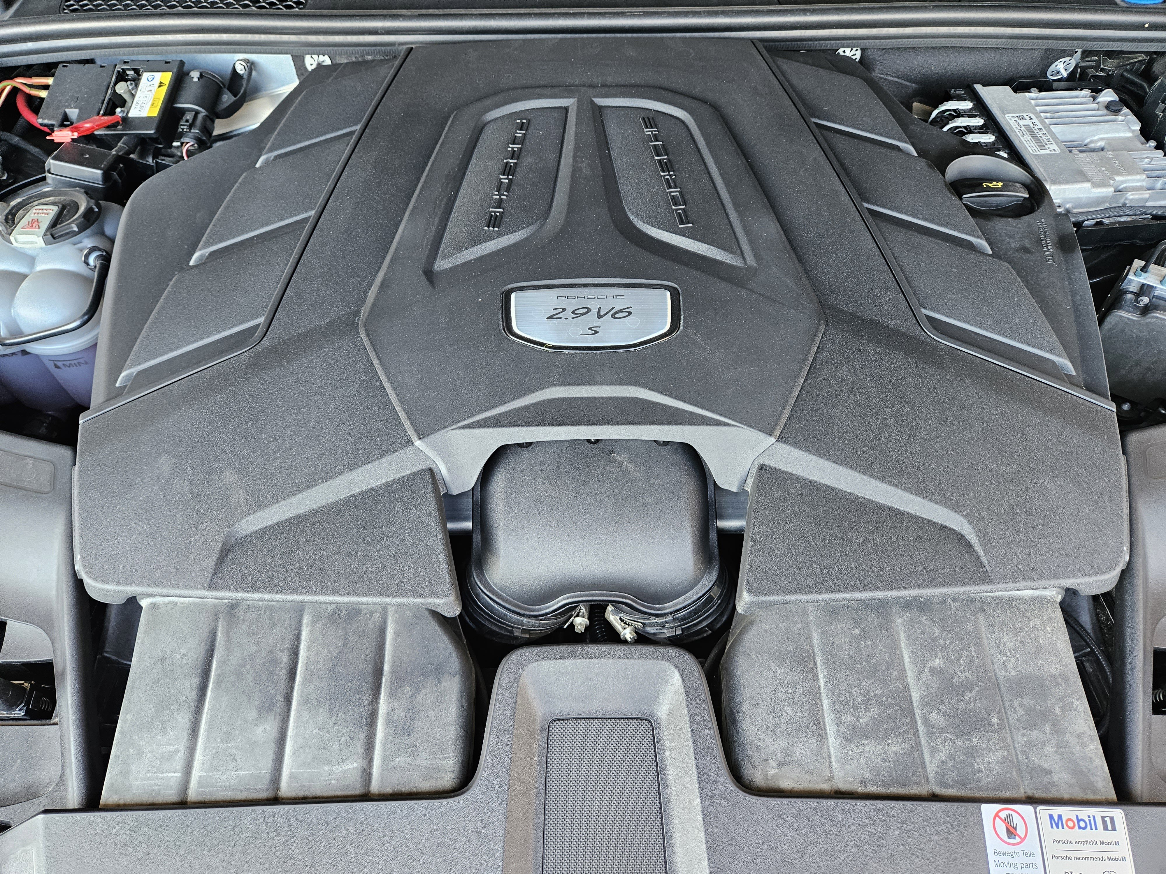 Certified 2022 Porsche Cayenne S image 30