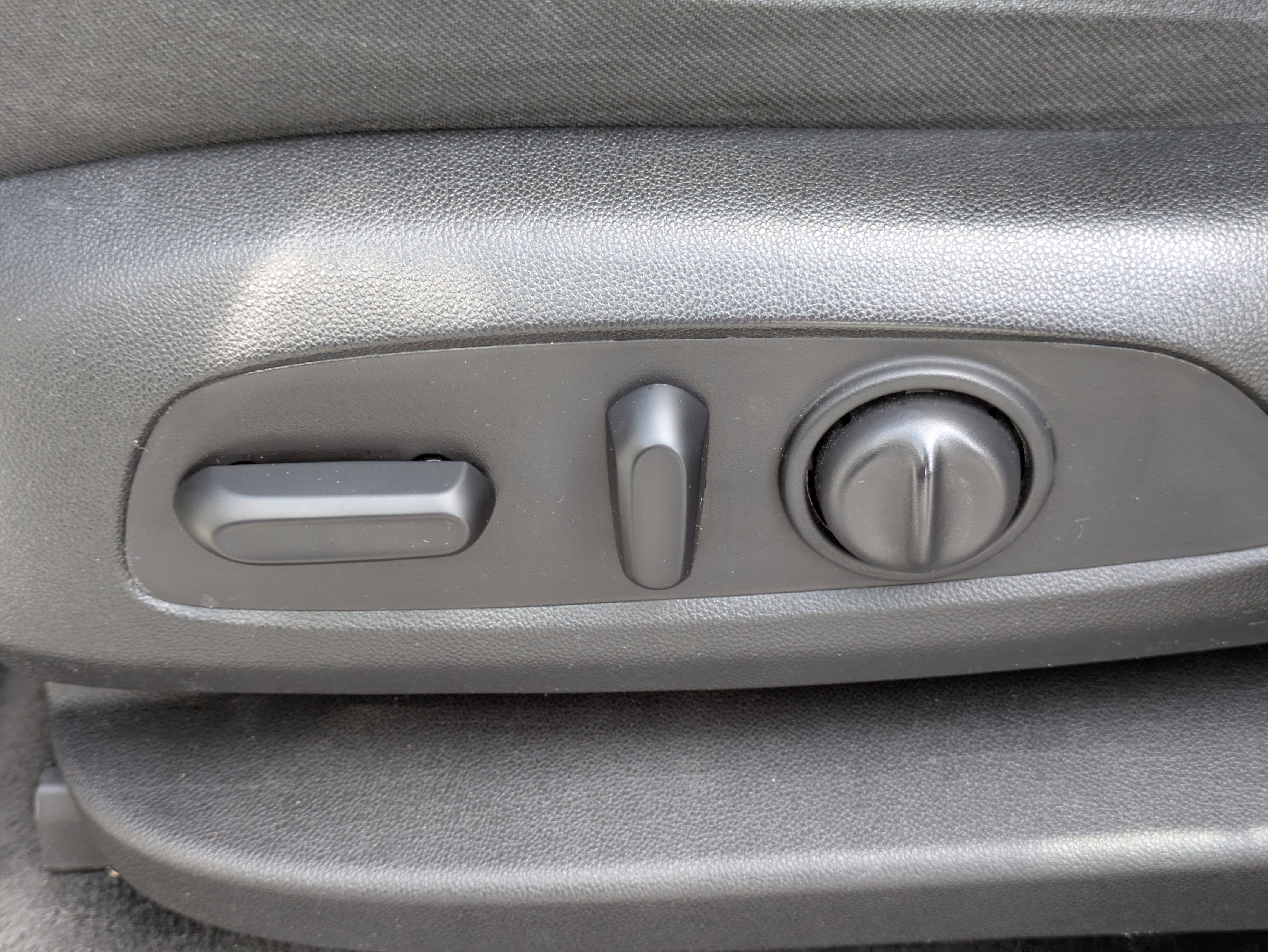 Used 2020 Chevrolet Traverse LT image 13