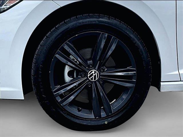 Used 2024 Volkswagen Jetta SE w/ Panoramic Sunroof Package FWD image 10