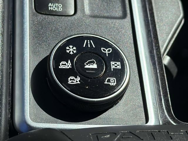 Certified 2024 Nissan Pathfinder SL w/ SL Premium Package image 18