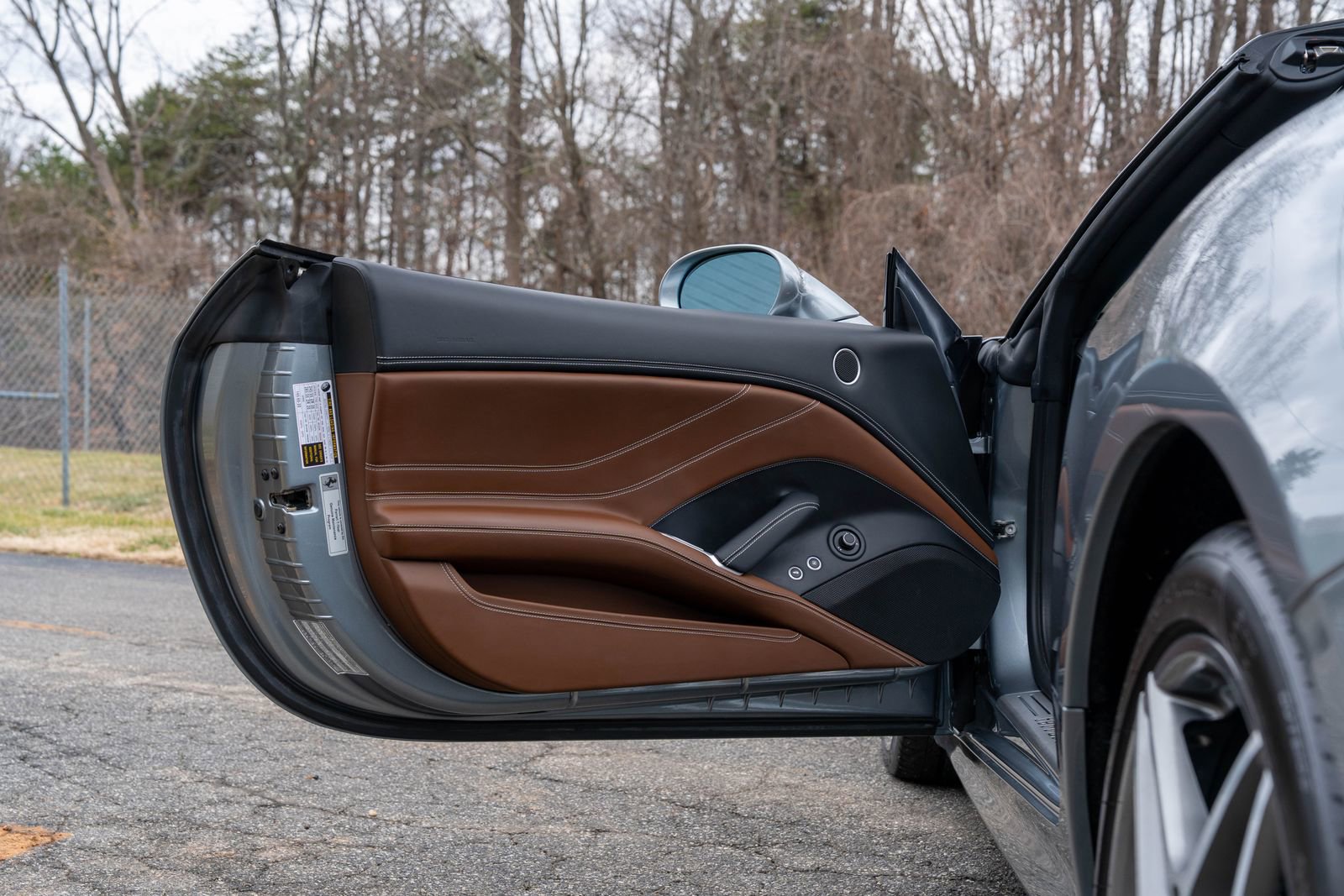 Used 2017 Ferrari California T image 27