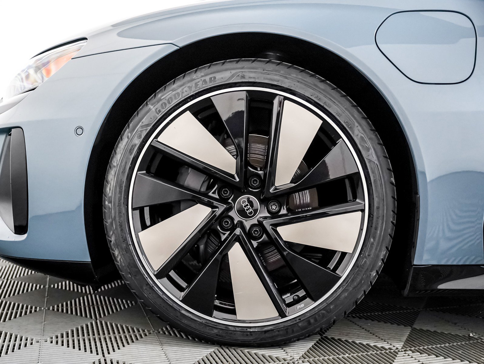Certified 2024 Audi e-tron GT Prestige AWD/4WD image 4