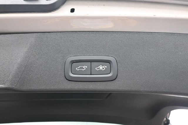 Used 2024 Volvo XC40 B5 Ultimate AWD/4WD image 28