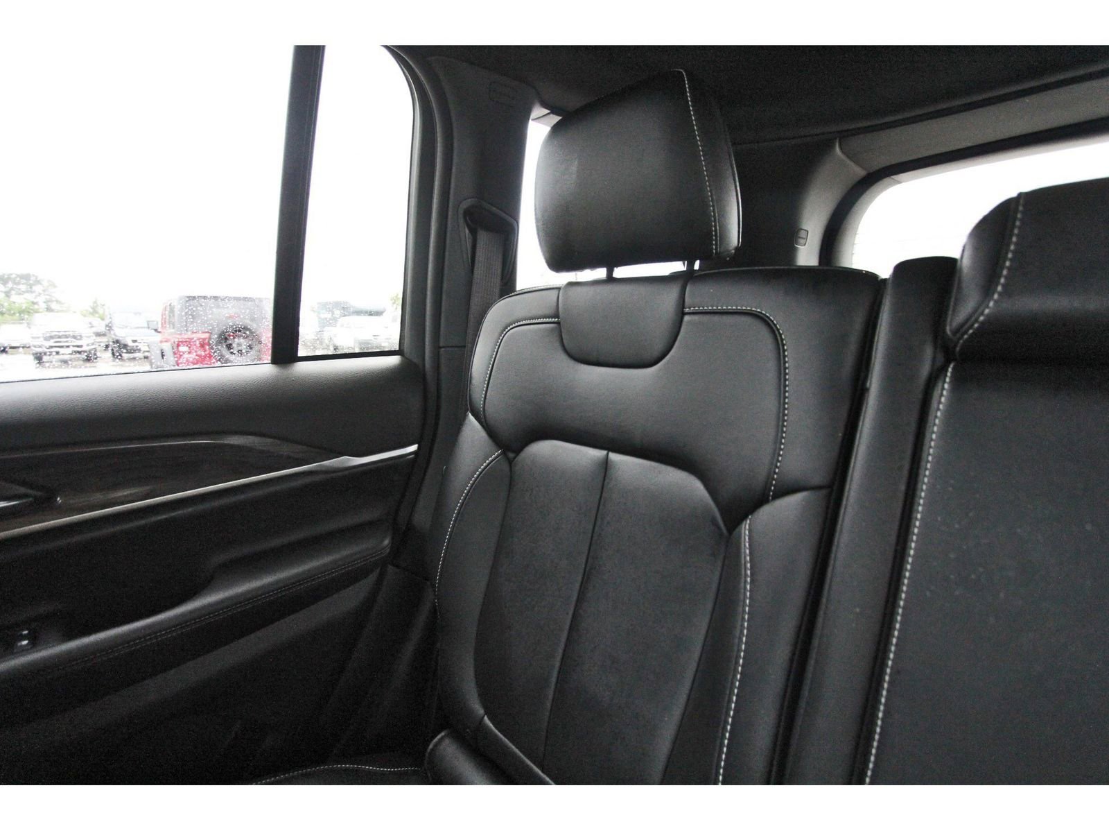 Used 2024 Jeep Grand Cherokee Limited w/ Black Appearance Package AWD/4WD image 14