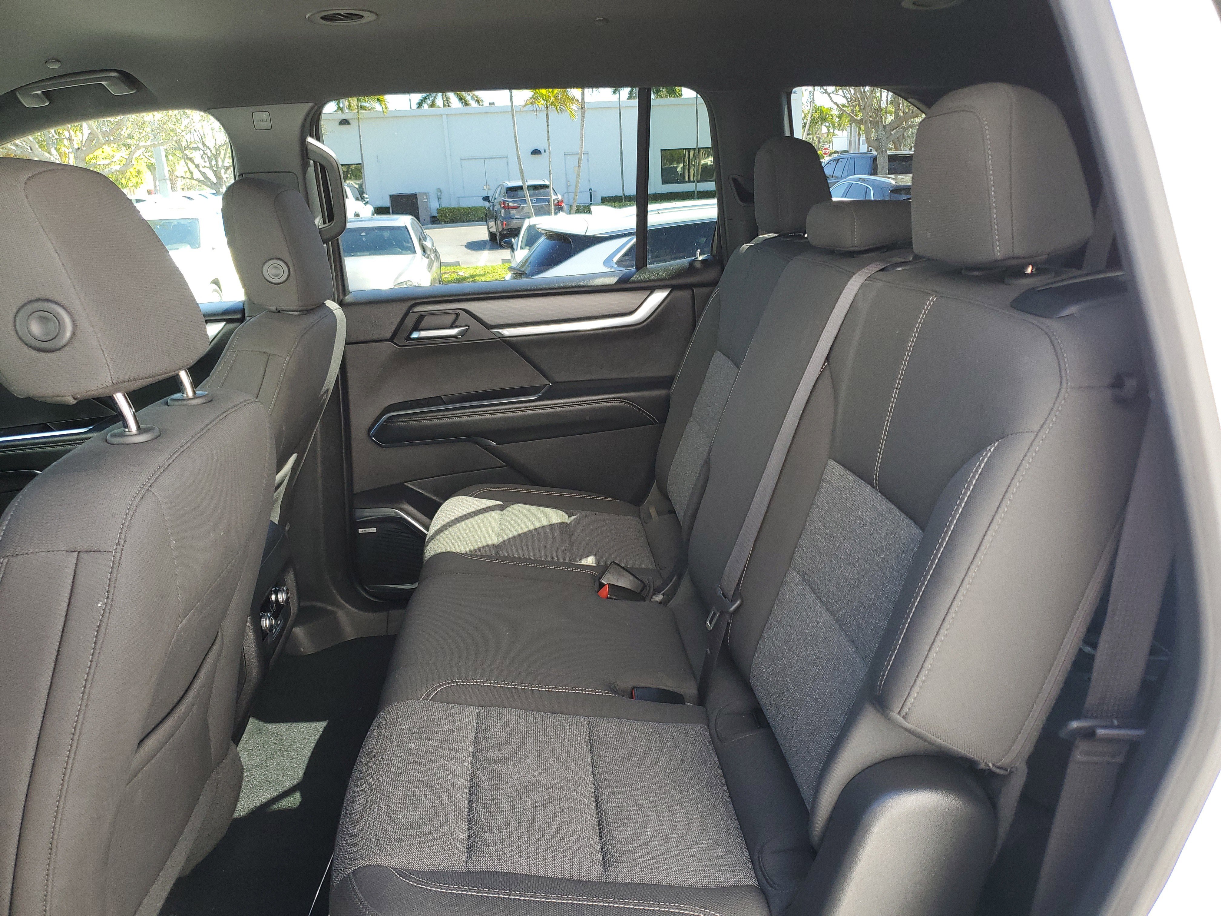 Used 2025 GMC Acadia Elevation image 13