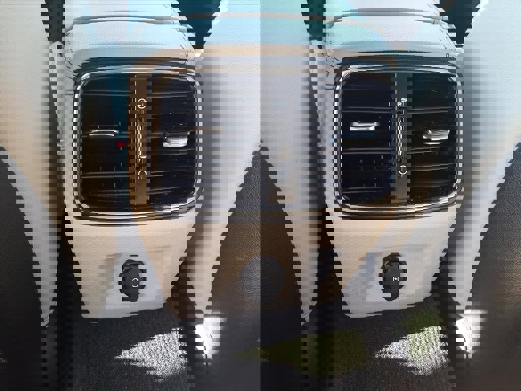 Used 2022 Genesis G70 2.0T image 10