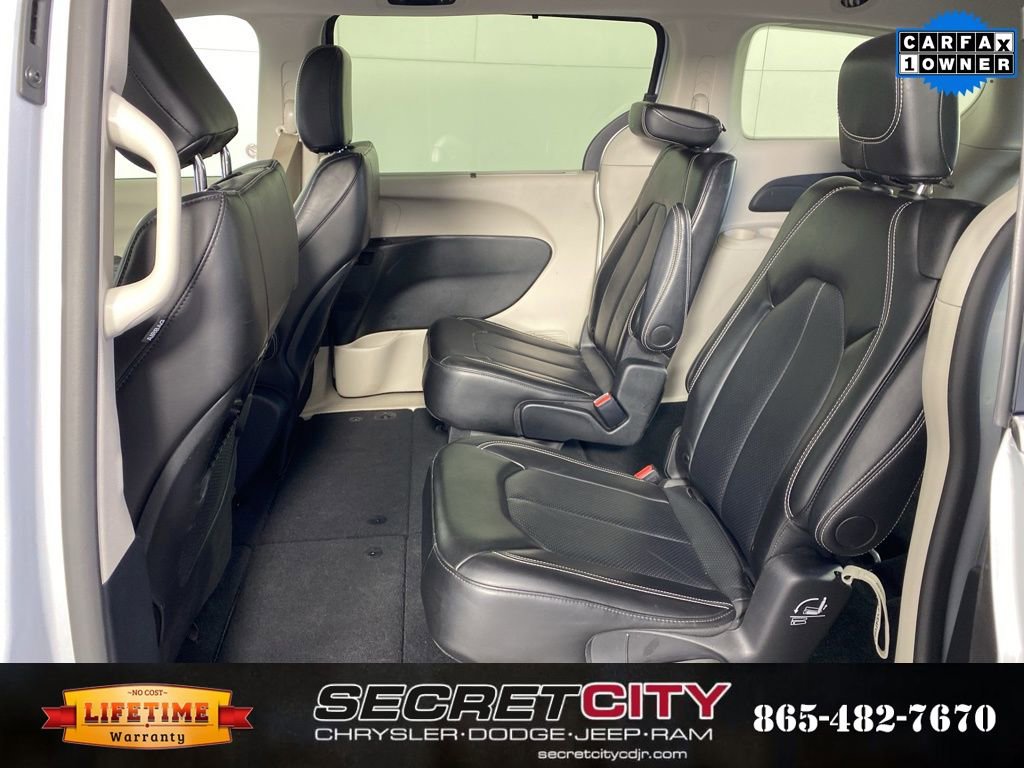 Used 2024 Chrysler Pacifica Touring-L image 28