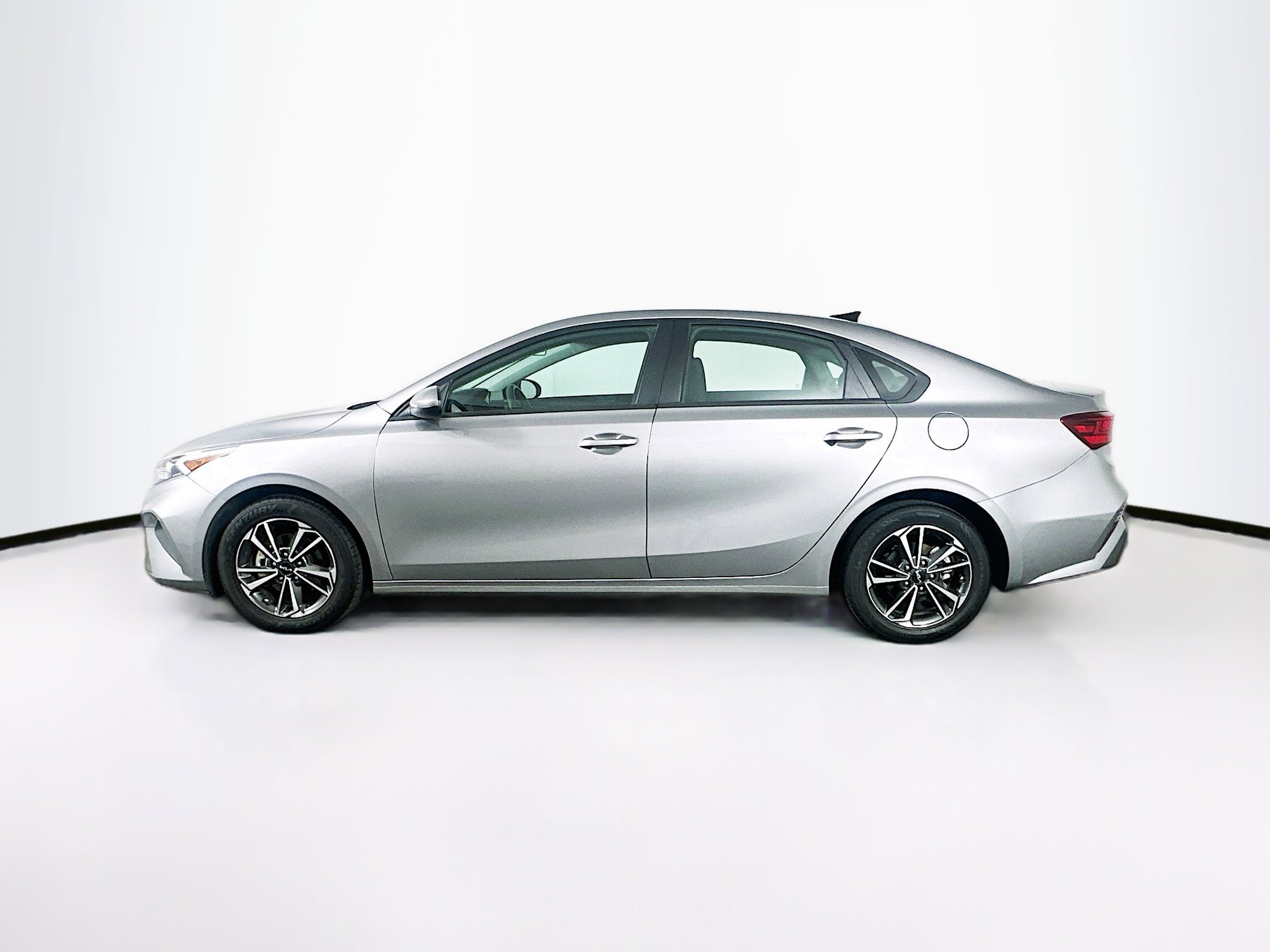 Used 2023 Kia Forte LXS image 4