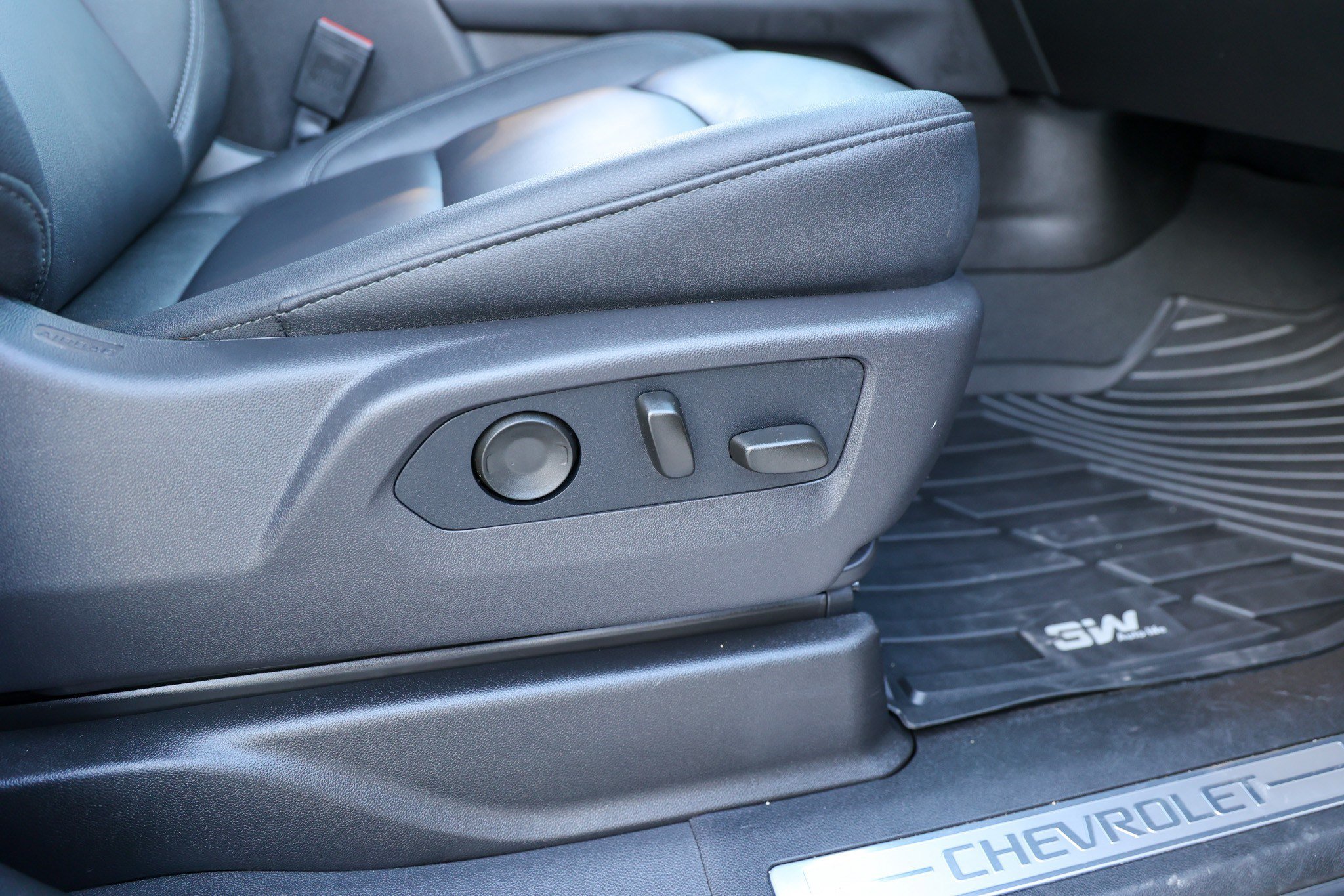 Used 2026 Chevrolet Tahoe LT w/ Comfort Package AWD/4WD image 42