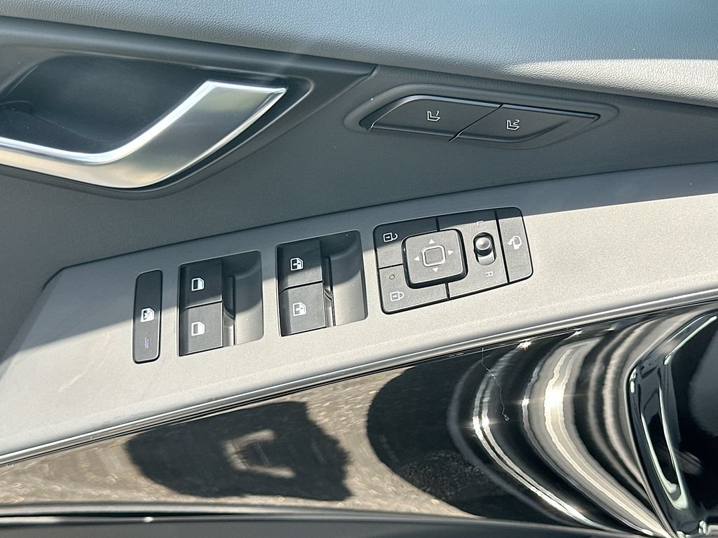 New 2026 Kia Niro SX Touring FWD image 18